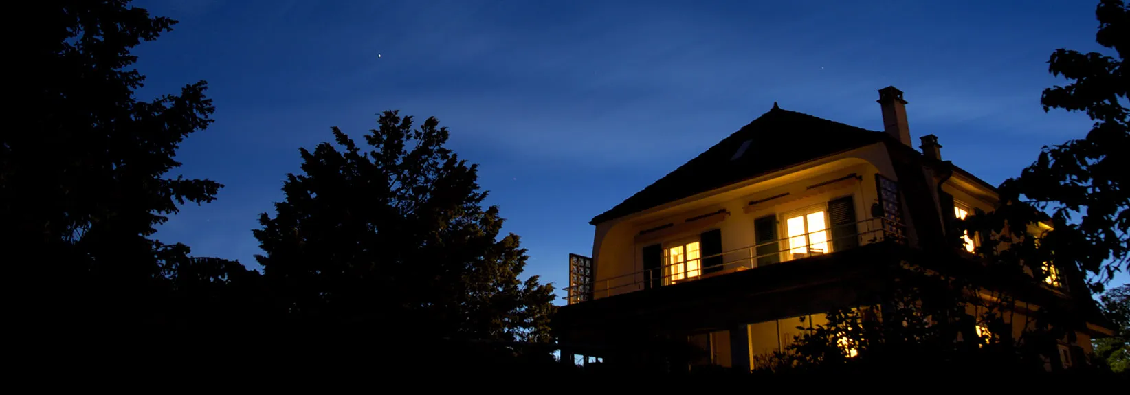 Smart vs. Plug-In Carbon Monoxide Detectors: How to Select the Best Carbon Monoxide Detector for Your House blog image